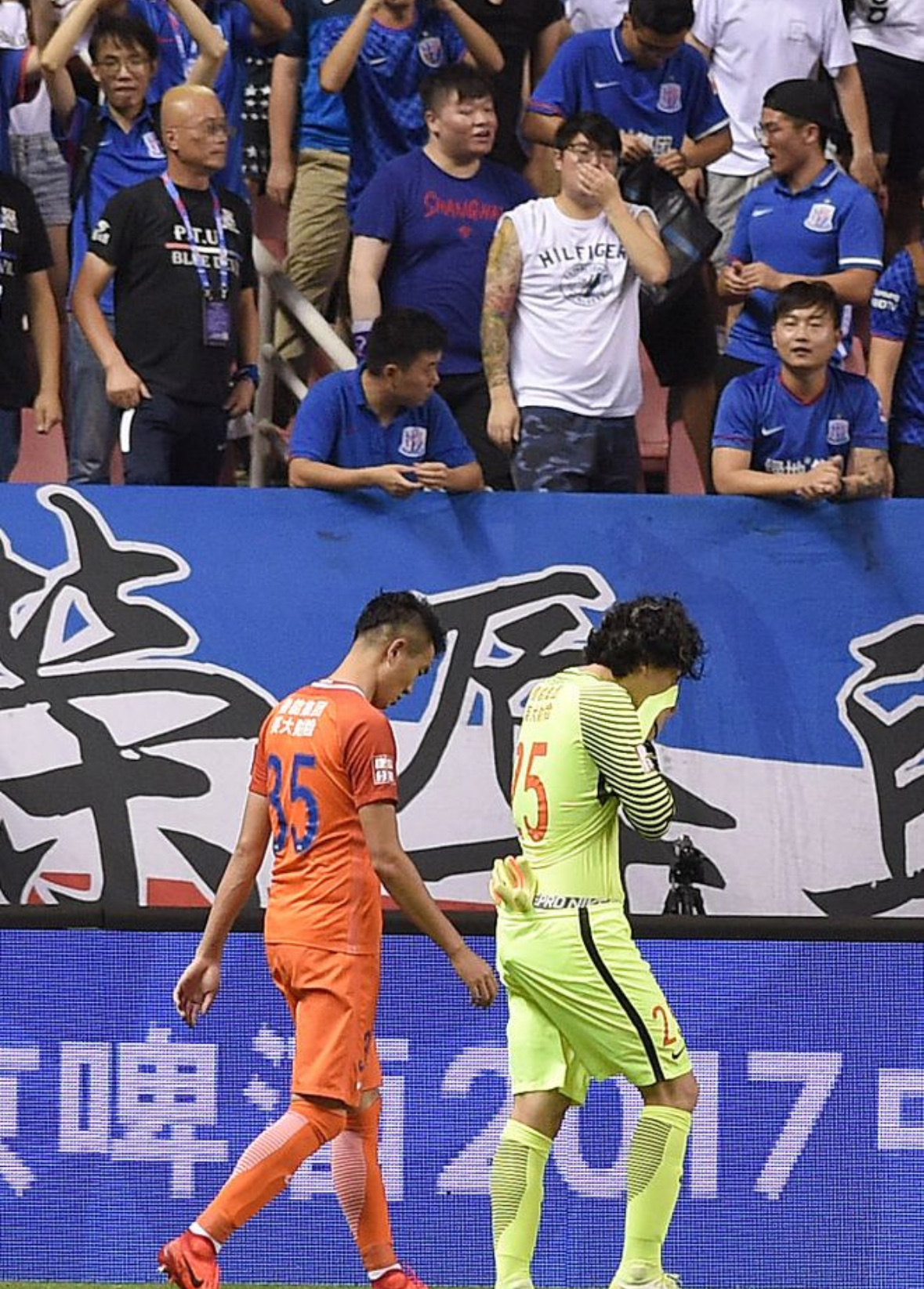 转会期体能课后，上海海港篮板制胜备战欧篮联，气氛紧张，更衣室氛围转暖的简单介绍