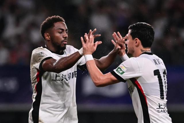 转会期体能课后，上海海港篮板制胜备战欧篮联，气氛紧张，更衣室氛围转暖的简单介绍