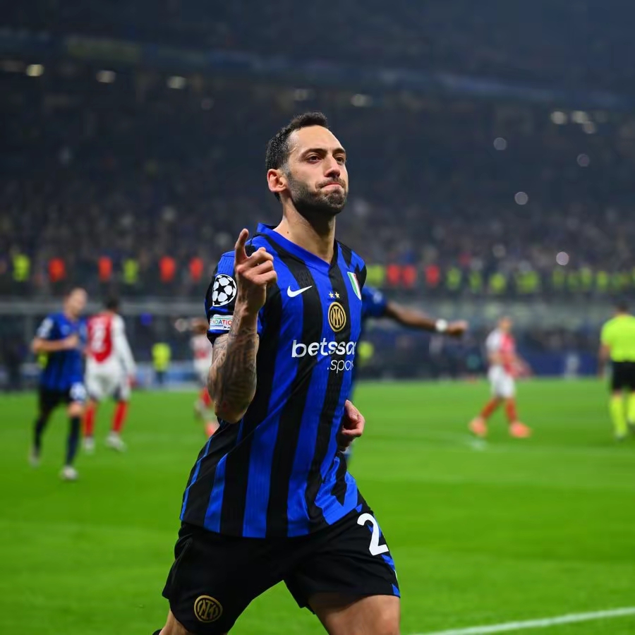 包含斯图加特迎欧冠关键赛；窗口期再遭质疑；目标明确；球探报告显示潜力的词条