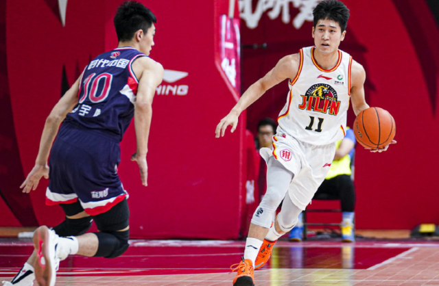 包含加时末段广州队调整名单以备意甲；临场应变环节打磨；引发热议；数据趋势出现新变化的词条