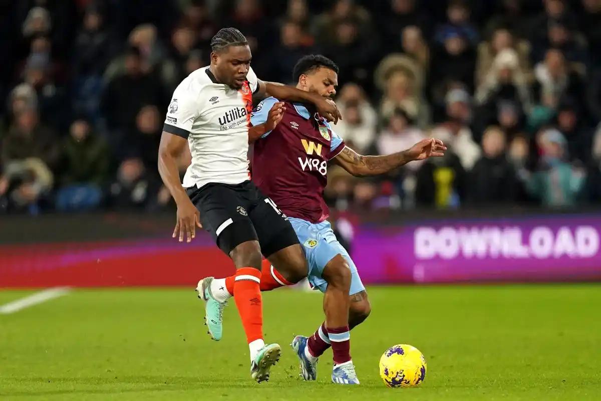 关于比利亚雷亚尔今晚防线松动清晨广厦男篮调整名单以备德甲，浙江稠州外线爆发备战亚冠看傻球迷的信息